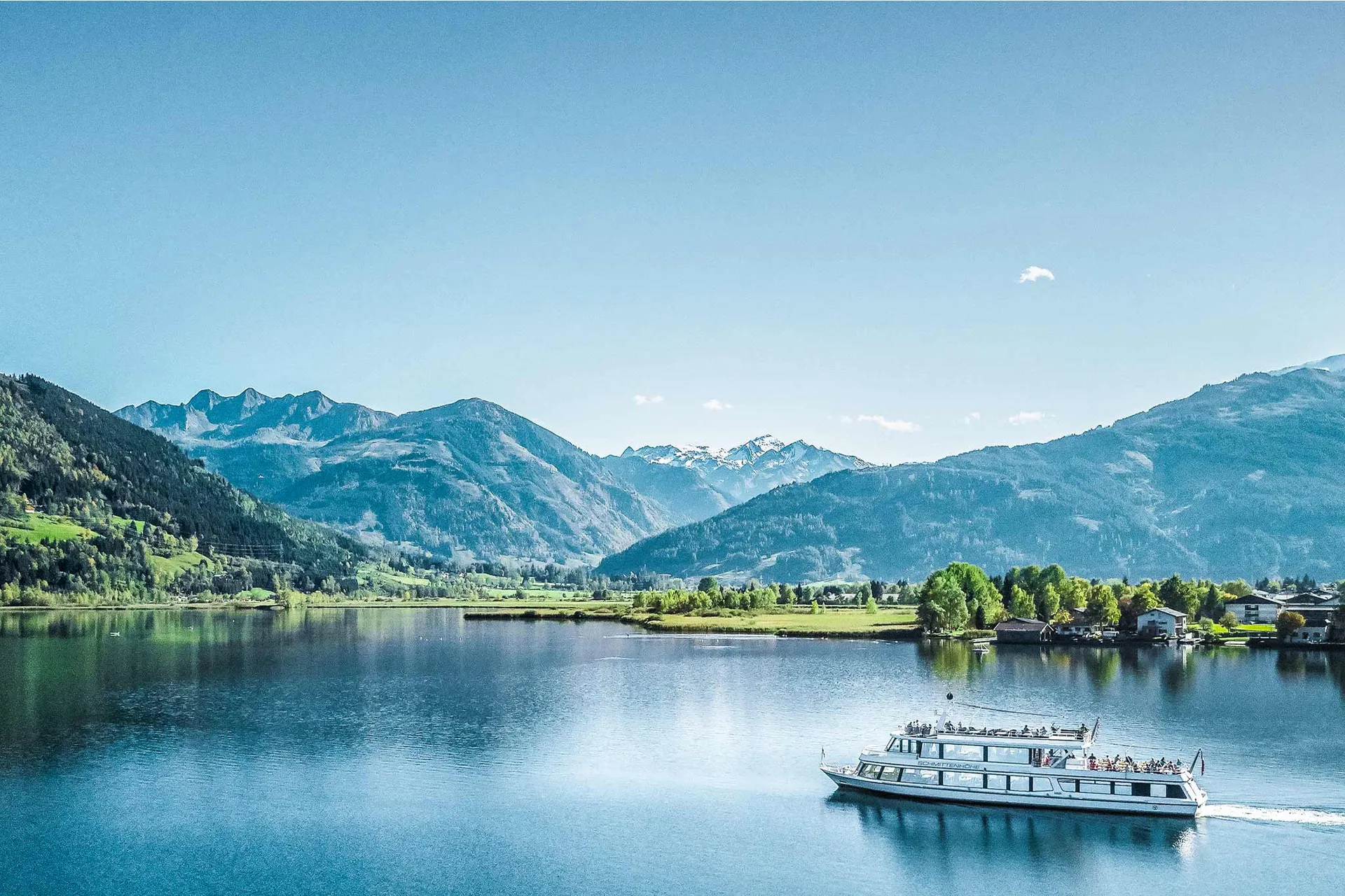 Ausflugsschiff auf dem Zeller See