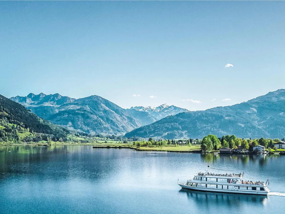 Ausflugsschiff auf dem Zeller See