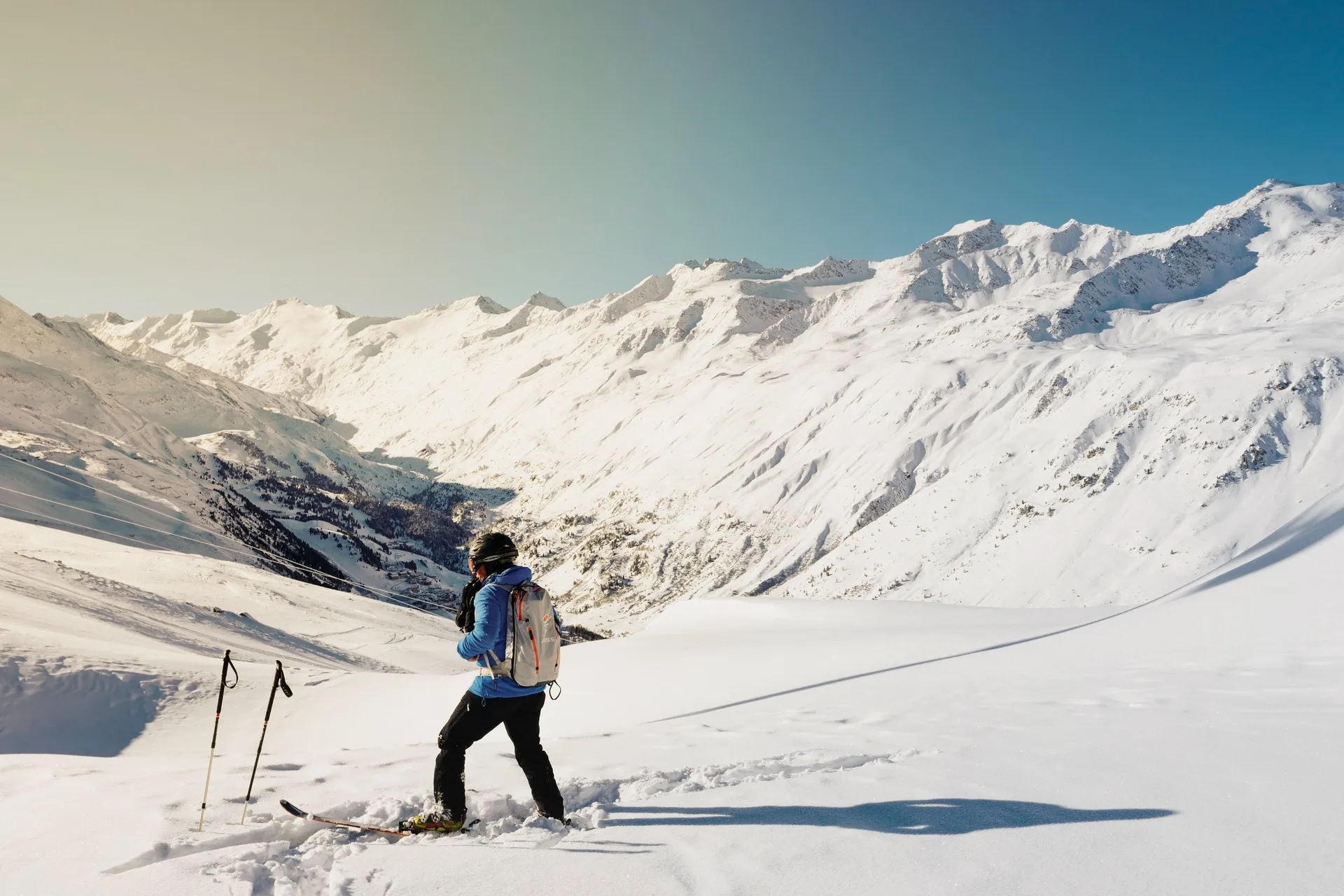 Skitourengeher im Schnee